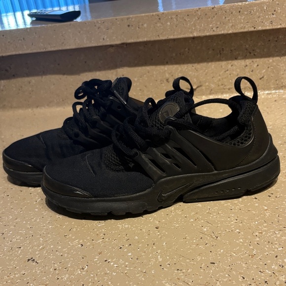 Nike Black Mesh Sneakers - Picture 3 of 5